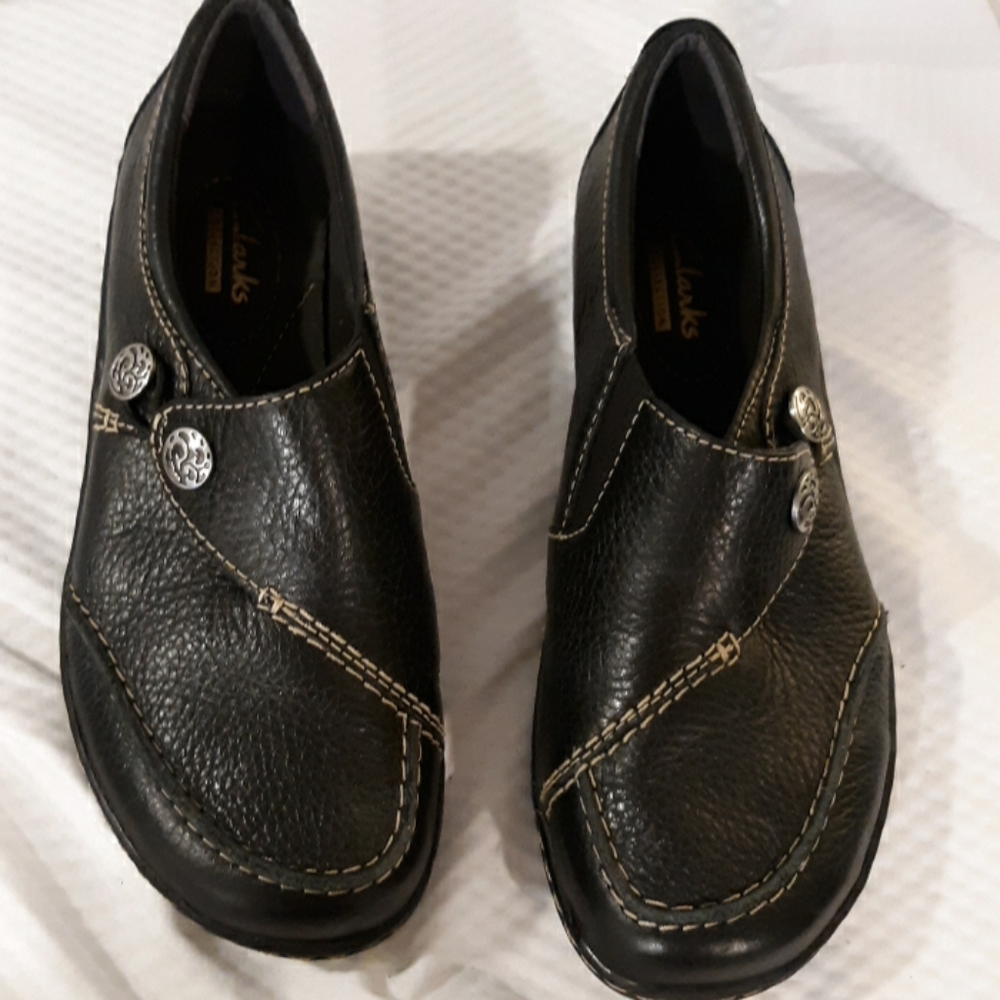 Clarks size 6 brown leather slip ons